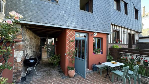 Vente                                                      Maison de ville
                        
                     7 pièces                      175 m2                     à Pont-Audemer