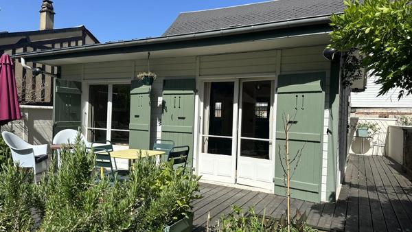 Vente                                                      Maison de ville
                        
                     7 pièces                      175 m2                     à Pont-Audemer