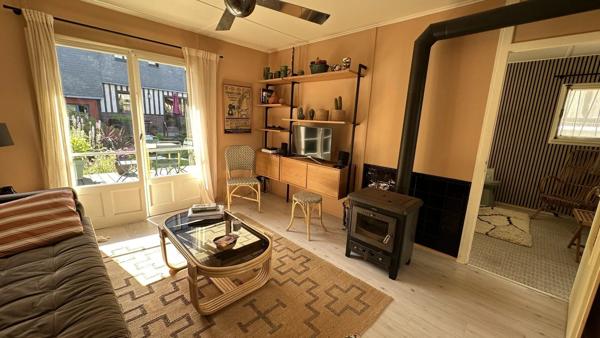 Vente                                                      Maison de ville
                        
                     7 pièces                      175 m2                     à Pont-Audemer