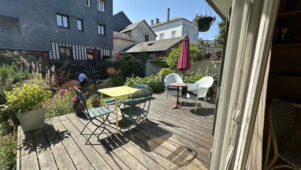 Vente                                                      Maison de ville
                        
                     7 pièces                      175 m2                     à Pont-Audemer