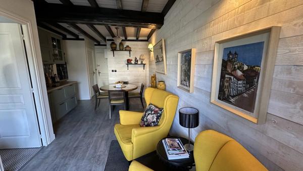 Vente                                                      Maison de ville
                        
                     7 pièces                      175 m2                     à Pont-Audemer