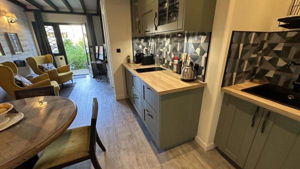 Vente                                                      Maison de ville
                        
                     7 pièces                      175 m2                     à Pont-Audemer