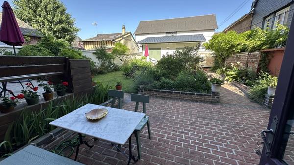 Vente                                                      Maison de ville
                        
                     7 pièces                      175 m2                     à Pont-Audemer