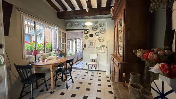 Vente                                                      Maison de ville
                        
                     7 pièces                      175 m2                     à Pont-Audemer