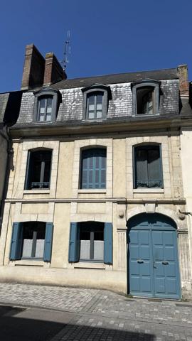 Vente                                                      Maison de ville
                        
                     7 pièces                      175 m2                     à Pont-Audemer
