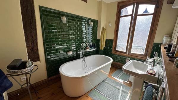 Vente                                                      Maison de ville
                        
                     7 pièces                      175 m2                     à Pont-Audemer