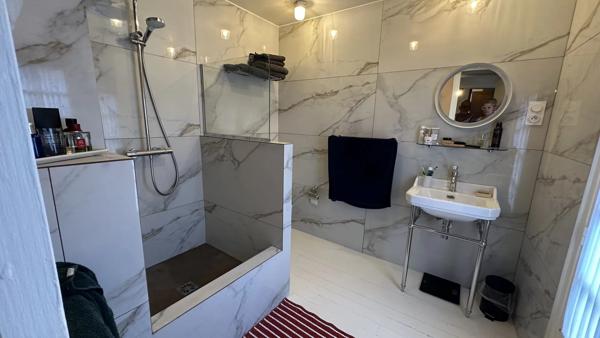 Vente                                                      Maison de ville
                        
                     7 pièces                      175 m2                     à Pont-Audemer