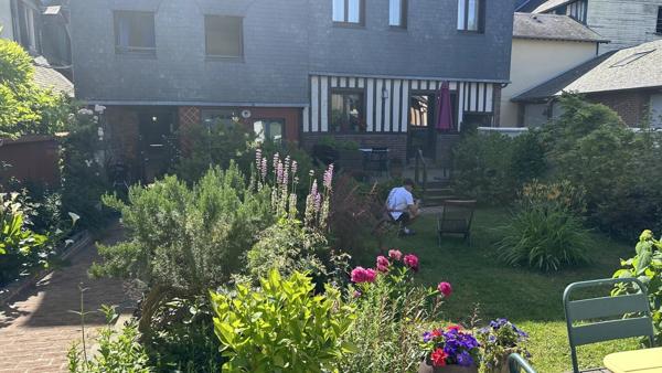 Vente                                                      Maison de ville
                        
                     7 pièces                      175 m2                     à Pont-Audemer