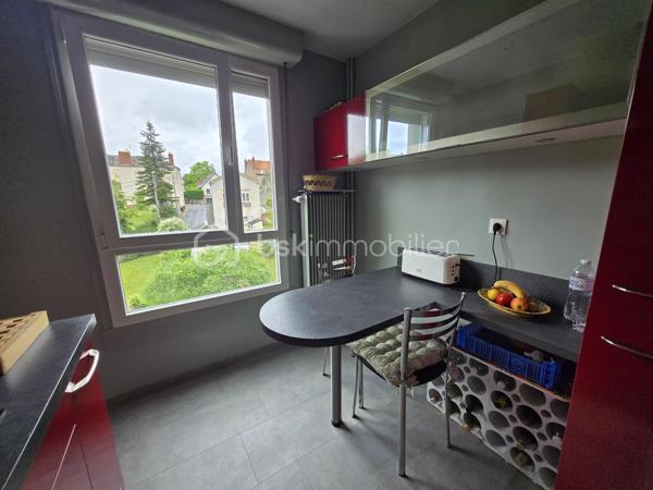 Magnifique appartement de type T4 de 79m² à Nevers

Exclusif chez BSK immobilier!

Situé dans une résidence recherchée, sécurisée avec ascenseur, dans un quartier très prisé de Nevers, proche du centre ville, des écoles,
commerces et commodités, nous vous présentons ce magnifique appartement entièrement rénové de type T4 d'une surface Loi Carrez de
79m², proposant 4 pièces, comprenant salon, séjour,, cuisine indépendante, aménagée et équipée, salle d'eau, wc 2 chambres, dressing
indépendant et équipé, beau balcon orienté sud-ouest avec belle vue sur la Loire, ainsi qu'une place de parking privative et une cave .
Cet appartement propose une grande entrée, dont le dégagement dessert toutes les pièces.
A droite de l'entrée, il dispose d'une cuisine indépendante, aménagée et équipée, ainsi qu'un petit cellier pour le côté pratique.
A gauche de l'entrée, cet appartement propose un salon et séjour de 31m², dont la porte fenêtre mène à un grand balcon orienté en sud
ouest, disposant d'une belle vue sur la Loire.
Face à l'entrée, un dégagement de couloir dessert un wc indépendant, une salle d'eau, ainsi que 2 chambres de 10m² et 10.5m², cette dernière
disposant également d'une porte fenêtre qui donne aussi sur le balcon.
Côté pratique, cet appartement propose aussi un beau dressing indépendant et équipé.
Cet appartement dispose également d'une place de parking privative et d'une cave.
Tous les sols de cet appartement sont en carrelage (entrée, dégagement, wc salle d'eau),en linoléum (cuisine et cellier) ou en parquet chêne mosaïque (salon séjour et dressing), il dispose d'une isolation double vitrage PVC, de volets roulants mécaniques, d'un chauffage collectif urbain compris dans les charges, ainsi qu'un ballon production d'eau chaude 200L.

Photos supplémentaires disponibles sur BSK IMMOBILIER > Nos conseillers > Olivier FRESLON.
Pour tout renseignement complémentaire ou pour une visite, contactez moi au 07.62.78.13.13

Les plus de cet appartement : Le quartier proche du centre ville et de toutes les commodités, l'environnement très calme, la résidence sécurisée et très recherchée, son agencement intérieur entièrement rénové, son balcon bien exposé avec sa vue sur la Loire, son interphone,
sa place de parking privative et sa cave.

Idéal pour un premier achat vous serez séduits par les atouts de ce bel appartement, c'est un vrai coup de coeur !!