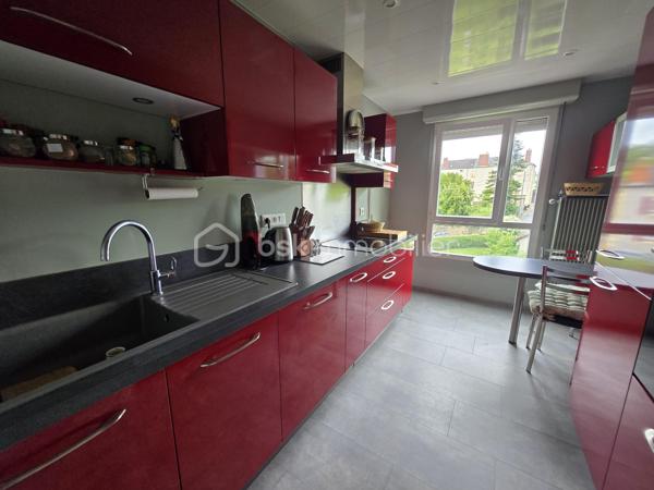 Magnifique appartement de type T4 de 79m² à Nevers

Exclusif chez BSK immobilier!

Situé dans une résidence recherchée, sécurisée avec ascenseur, dans un quartier très prisé de Nevers, proche du centre ville, des écoles,
commerces et commodités, nous vous présentons ce magnifique appartement entièrement rénové de type T4 d'une surface Loi Carrez de
79m², proposant 4 pièces, comprenant salon, séjour,, cuisine indépendante, aménagée et équipée, salle d'eau, wc 2 chambres, dressing
indépendant et équipé, beau balcon orienté sud-ouest avec belle vue sur la Loire, ainsi qu'une place de parking privative et une cave .
Cet appartement propose une grande entrée, dont le dégagement dessert toutes les pièces.
A droite de l'entrée, il dispose d'une cuisine indépendante, aménagée et équipée, ainsi qu'un petit cellier pour le côté pratique.
A gauche de l'entrée, cet appartement propose un salon et séjour de 31m², dont la porte fenêtre mène à un grand balcon orienté en sud
ouest, disposant d'une belle vue sur la Loire.
Face à l'entrée, un dégagement de couloir dessert un wc indépendant, une salle d'eau, ainsi que 2 chambres de 10m² et 10.5m², cette dernière
disposant également d'une porte fenêtre qui donne aussi sur le balcon.
Côté pratique, cet appartement propose aussi un beau dressing indépendant et équipé.
Cet appartement dispose également d'une place de parking privative et d'une cave.
Tous les sols de cet appartement sont en carrelage (entrée, dégagement, wc salle d'eau),en linoléum (cuisine et cellier) ou en parquet chêne mosaïque (salon séjour et dressing), il dispose d'une isolation double vitrage PVC, de volets roulants mécaniques, d'un chauffage collectif urbain compris dans les charges, ainsi qu'un ballon production d'eau chaude 200L.

Photos supplémentaires disponibles sur BSK IMMOBILIER > Nos conseillers > Olivier FRESLON.
Pour tout renseignement complémentaire ou pour une visite, contactez moi au 07.62.78.13.13

Les plus de cet appartement : Le quartier proche du centre ville et de toutes les commodités, l'environnement très calme, la résidence sécurisée et très recherchée, son agencement intérieur entièrement rénové, son balcon bien exposé avec sa vue sur la Loire, son interphone,
sa place de parking privative et sa cave.

Idéal pour un premier achat vous serez séduits par les atouts de ce bel appartement, c'est un vrai coup de coeur !!