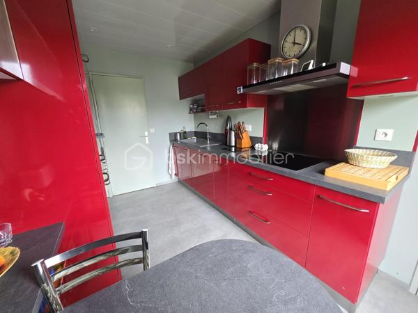 Magnifique appartement de type T4 de 79m² à Nevers

Exclusif chez BSK immobilier!

Situé dans une résidence recherchée, sécurisée avec ascenseur, dans un quartier très prisé de Nevers, proche du centre ville, des écoles,
commerces et commodités, nous vous présentons ce magnifique appartement entièrement rénové de type T4 d'une surface Loi Carrez de
79m², proposant 4 pièces, comprenant salon, séjour,, cuisine indépendante, aménagée et équipée, salle d'eau, wc 2 chambres, dressing
indépendant et équipé, beau balcon orienté sud-ouest avec belle vue sur la Loire, ainsi qu'une place de parking privative et une cave .
Cet appartement propose une grande entrée, dont le dégagement dessert toutes les pièces.
A droite de l'entrée, il dispose d'une cuisine indépendante, aménagée et équipée, ainsi qu'un petit cellier pour le côté pratique.
A gauche de l'entrée, cet appartement propose un salon et séjour de 31m², dont la porte fenêtre mène à un grand balcon orienté en sud
ouest, disposant d'une belle vue sur la Loire.
Face à l'entrée, un dégagement de couloir dessert un wc indépendant, une salle d'eau, ainsi que 2 chambres de 10m² et 10.5m², cette dernière
disposant également d'une porte fenêtre qui donne aussi sur le balcon.
Côté pratique, cet appartement propose aussi un beau dressing indépendant et équipé.
Cet appartement dispose également d'une place de parking privative et d'une cave.
Tous les sols de cet appartement sont en carrelage (entrée, dégagement, wc salle d'eau),en linoléum (cuisine et cellier) ou en parquet chêne mosaïque (salon séjour et dressing), il dispose d'une isolation double vitrage PVC, de volets roulants mécaniques, d'un chauffage collectif urbain compris dans les charges, ainsi qu'un ballon production d'eau chaude 200L.

Photos supplémentaires disponibles sur BSK IMMOBILIER > Nos conseillers > Olivier FRESLON.
Pour tout renseignement complémentaire ou pour une visite, contactez moi au 07.62.78.13.13

Les plus de cet appartement : Le quartier proche du centre ville et de toutes les commodités, l'environnement très calme, la résidence sécurisée et très recherchée, son agencement intérieur entièrement rénové, son balcon bien exposé avec sa vue sur la Loire, son interphone,
sa place de parking privative et sa cave.

Idéal pour un premier achat vous serez séduits par les atouts de ce bel appartement, c'est un vrai coup de coeur !!
