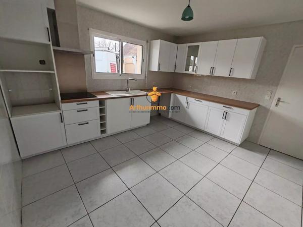 Location                                                      Maison
                        
                     5 pièces                      141 m2                     à Buros