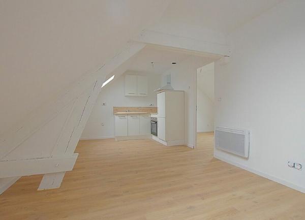 Appartement à louer    1 pièce •  Roye