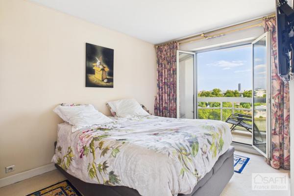 Front de Seine. VUE PANORAMIQUE. 4 pièces 94 m². TERRASSE. CAVE. DOUBLE PARKING.