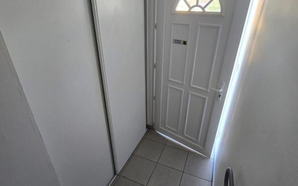 Appartement à louer    1 pièce • 27,89 m2 Saint-Martin-de-Crau