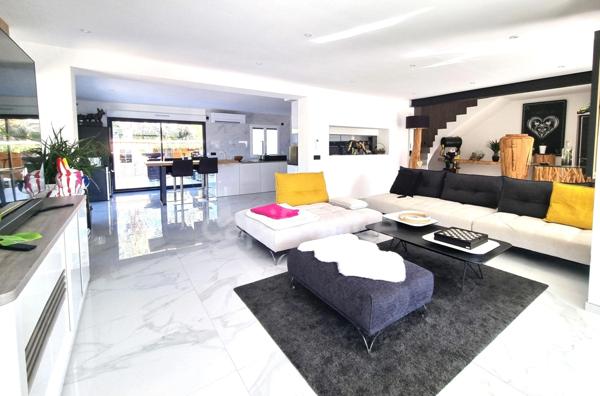 Villa de prestige avec jardin paysagé - Garage, Piscine