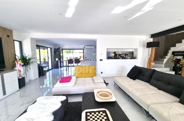 Villa de prestige avec jardin paysagé - Garage, Piscine