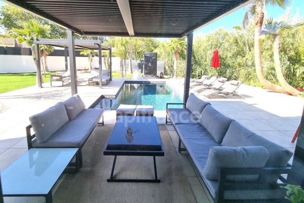 Villa de prestige avec jardin paysagé - Garage, Piscine