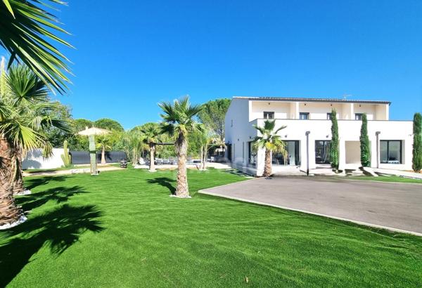 Villa de prestige avec jardin paysagé - Garage, Piscine