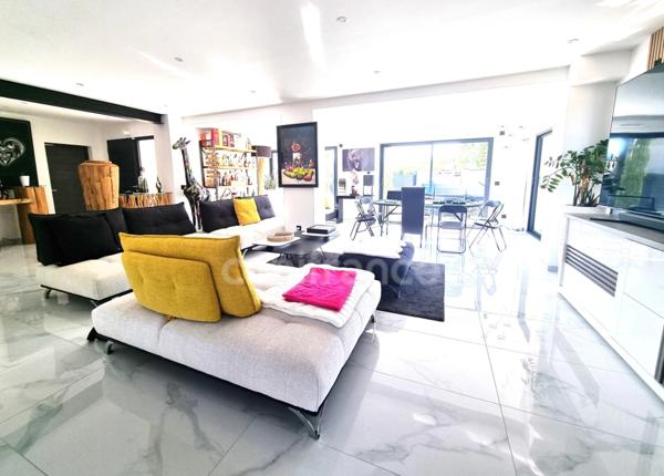 Villa de prestige avec jardin paysagé - Garage, Piscine