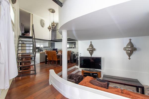 PARIS 18EME - DUPLEX - RUE MONTCALM - METRO LAMARCK-CAULAINCOURT 795 000 € **  - Référence  6886-NG