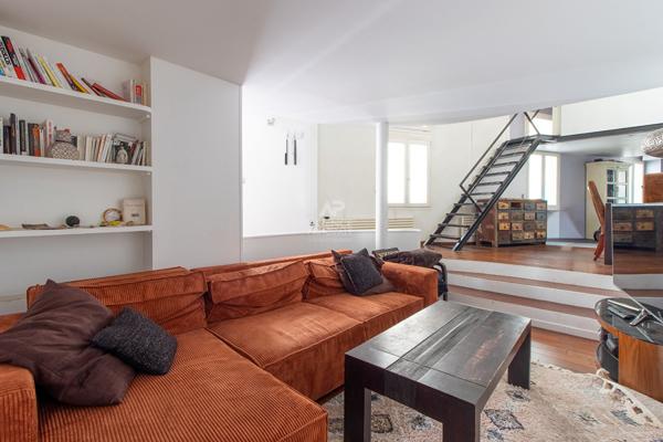PARIS 18EME - DUPLEX - RUE MONTCALM - METRO LAMARCK-CAULAINCOURT 795 000 € **  - Référence  6886-NG