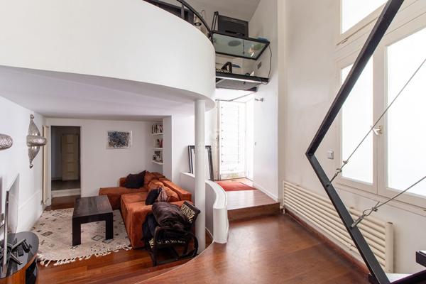 PARIS 18EME - DUPLEX - RUE MONTCALM - METRO LAMARCK-CAULAINCOURT 795 000 € **  - Référence  6886-NG