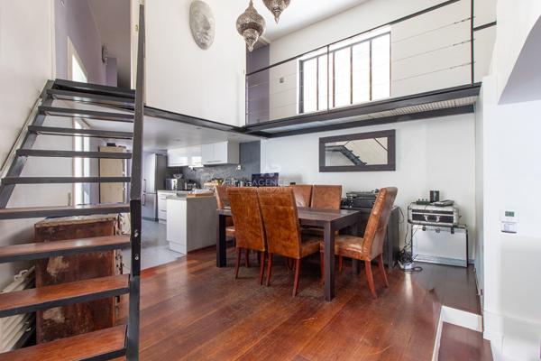 PARIS 18EME - DUPLEX - RUE MONTCALM - METRO LAMARCK-CAULAINCOURT 795 000 € **  - Référence  6886-NG