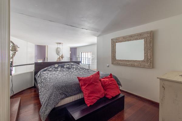 PARIS 18EME - DUPLEX - RUE MONTCALM - METRO LAMARCK-CAULAINCOURT 795 000 € **  - Référence  6886-NG