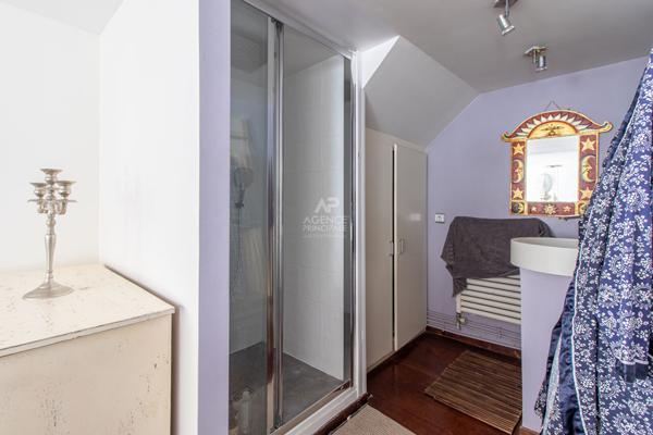 PARIS 18EME - DUPLEX - RUE MONTCALM - METRO LAMARCK-CAULAINCOURT 795 000 € **  - Référence  6886-NG