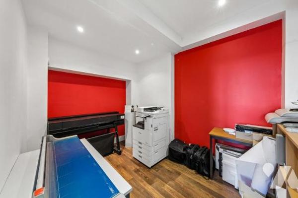 Immeuble mixte sur Cour  Montreuil 