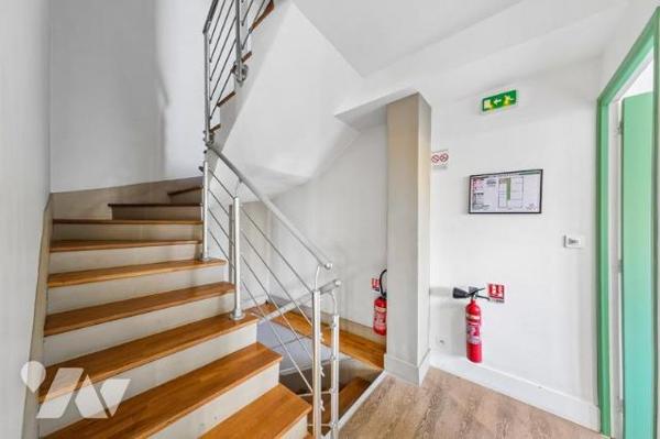 Immeuble mixte sur Cour  Montreuil 