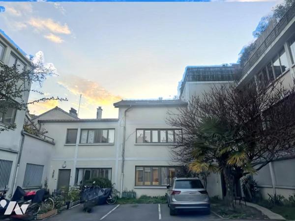 Immeuble mixte sur Cour  Montreuil 