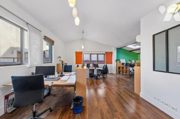 Immeuble mixte sur Cour  Montreuil 