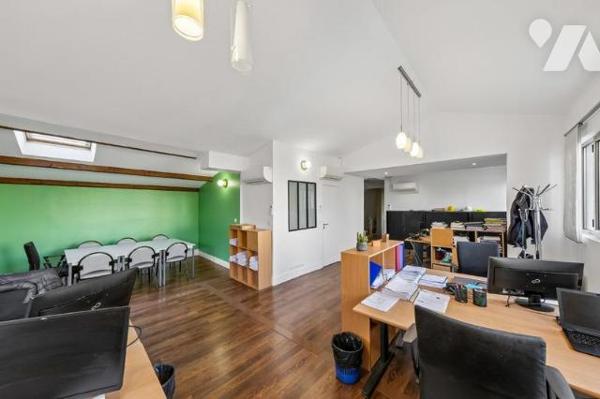 Immeuble mixte sur Cour  Montreuil 
