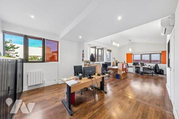 Immeuble mixte sur Cour  Montreuil 