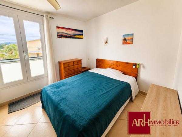 A VENDRE -EXCLUSIVITÉ – Grand Duplex T3 de 85 m² , Piscine et 2 Parkings – Ligne des Bambous
