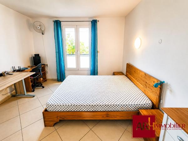 A VENDRE -EXCLUSIVITÉ – Grand Duplex T3 de 85 m² , Piscine et 2 Parkings – Ligne des Bambous