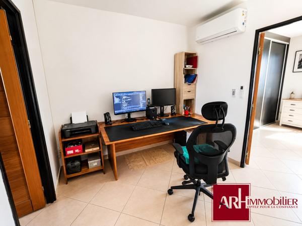 A VENDRE -EXCLUSIVITÉ – Grand Duplex T3 de 85 m² , Piscine et 2 Parkings – Ligne des Bambous