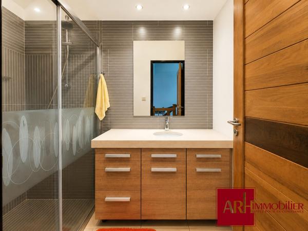 A VENDRE -EXCLUSIVITÉ – Grand Duplex T3 de 85 m² , Piscine et 2 Parkings – Ligne des Bambous
