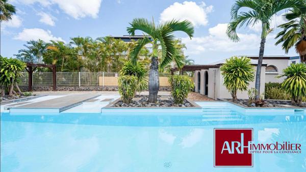 A VENDRE -EXCLUSIVITÉ – Grand Duplex T3 de 85 m² , Piscine et 2 Parkings – Ligne des Bambous