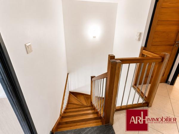 A VENDRE -EXCLUSIVITÉ – Grand Duplex T3 de 85 m² , Piscine et 2 Parkings – Ligne des Bambous