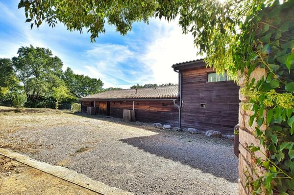 Loft d’artiste de 270 m² sur plus de 2 800 m² de terrain à l'ouest de Montpellier