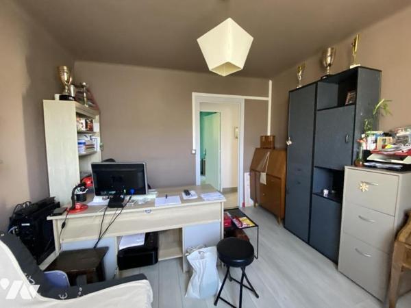  UZES - PROCHE DU CENTE VILLE - MAISON avec terrain et garage     