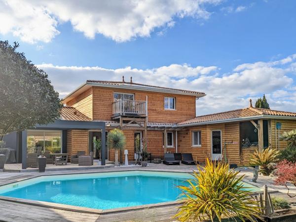 Dpt Gironde (33), à vendre GUJAN MESTRAS maison T6 de 200 m² - Terrain de 1 300 m² avec piscine