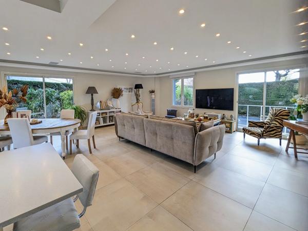 Dpt Gironde (33), à vendre GUJAN MESTRAS maison T6 de 200 m² - Terrain de 1 300 m² avec piscine