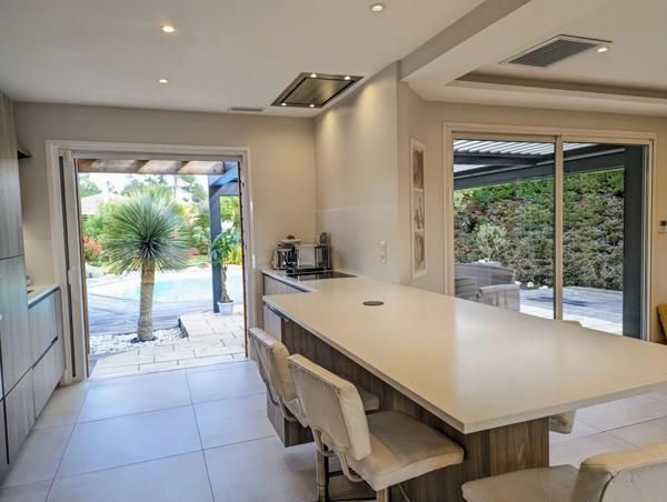 Dpt Gironde (33), à vendre GUJAN MESTRAS maison T6 de 200 m² - Terrain de 1 300 m² avec piscine