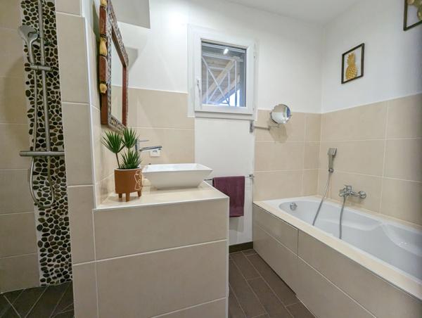 Dpt Gironde (33), à vendre GUJAN MESTRAS maison T6 de 200 m² - Terrain de 1 300 m² avec piscine