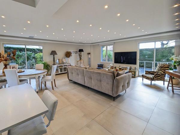 Dpt Gironde (33), à vendre GUJAN MESTRAS maison T6 de 200 m² - Terrain de 1 300 m² avec piscine