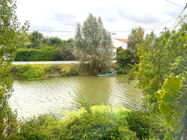 Maison sur Marans à rénover.